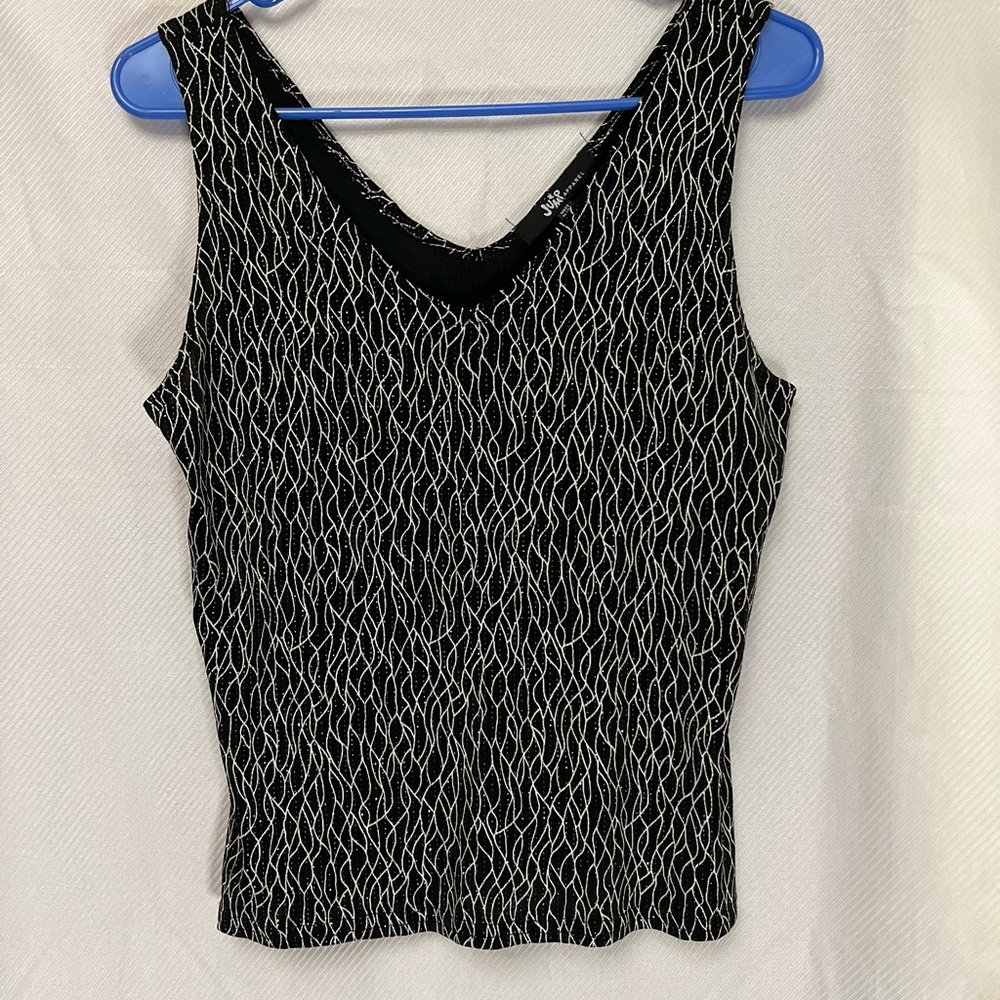 Jump Black and White Textured Tank TopGreat layering Size L